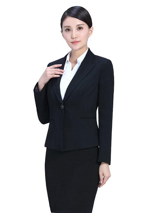 Tips for matching women's small suits