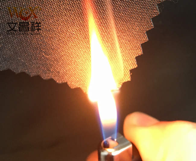 Fire-retardant and flame-retardant cloth